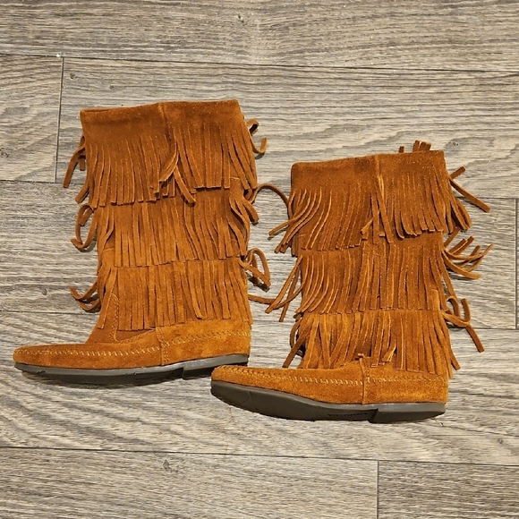 Minnetonka Shoes - Minnetonka Triple Fringe Moccasin Boots - Brown